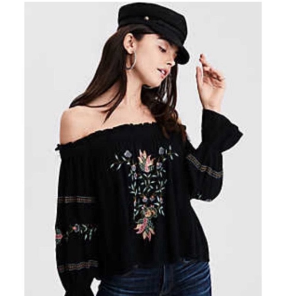 American Eagle off the shoulder top Size Medium